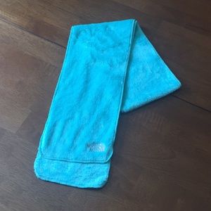 The north face teal fuzzy scarf. Like new!